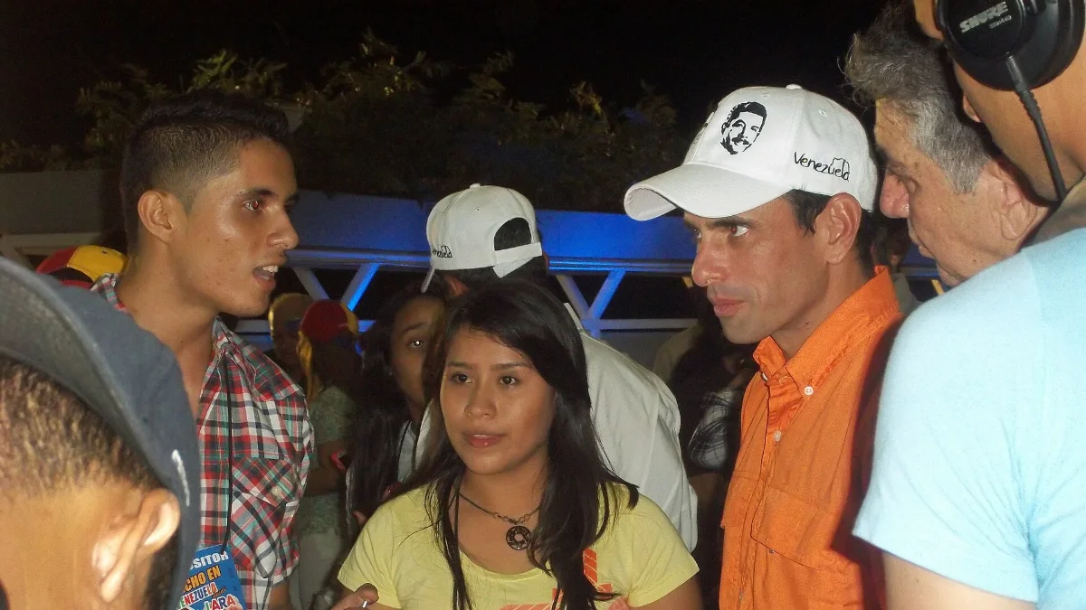 Este video de Henrique Capriles sin camisa y con sombrero de pirata fue creado con IA